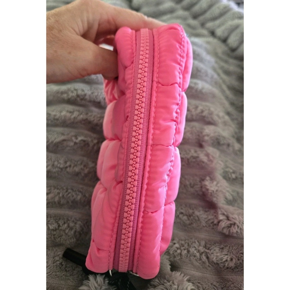FREE PEOPLE MOVEMENT Free People Pink Quilted Mini Case. SO CUTE! EUC!! - Picture 4 of 11